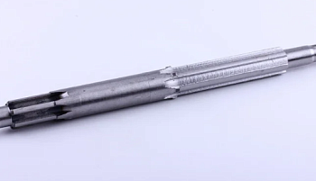 Вал главный L-390 мм Z-6 шпонка Ø18 мм (под вал отбора мощности) - МТ