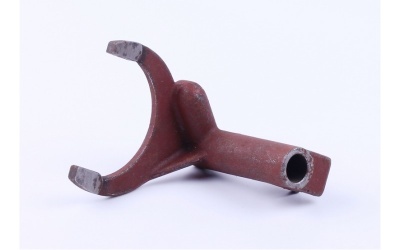 ВИЛКА ПЕРЕКЛЮЧЕНИЯ ПЕРЕДАЧ СРЕДНЯЯ КПП DONGFENG 354/404