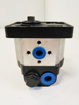 Насос гидравлический НШ правый с клапаном HLCB D08/06 CFBR (плоский привод, с площадкой)